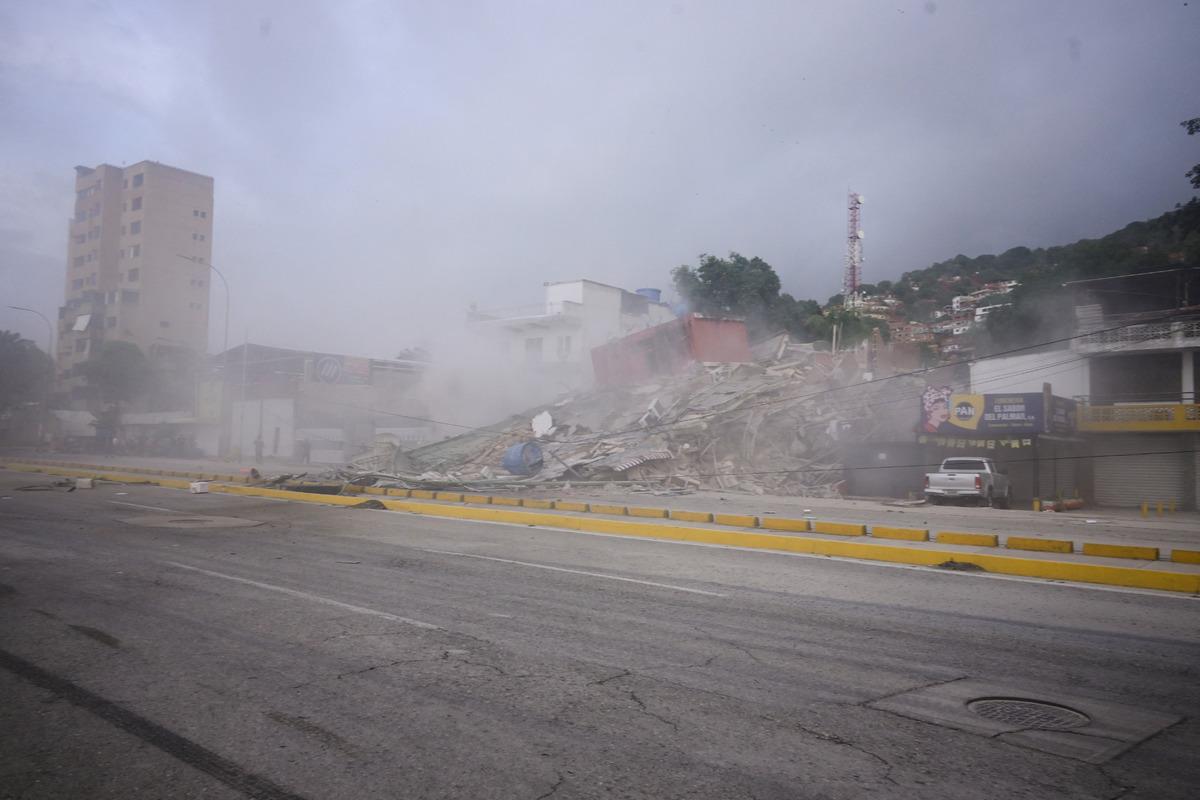 Venezuela da peş peşe iki b&uuml;y&uuml;k deprem: 7,5 ve 7,2... B&ouml;lgeden ilk g&ouml;r&uuml;nt&uuml;ler geldi 4