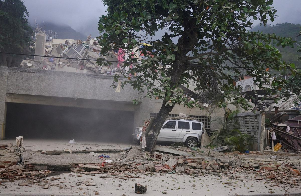 Venezuela da peş peşe iki b&uuml;y&uuml;k deprem: 7,5 ve 7,2... B&ouml;lgeden ilk g&ouml;r&uuml;nt&uuml;ler geldi 8