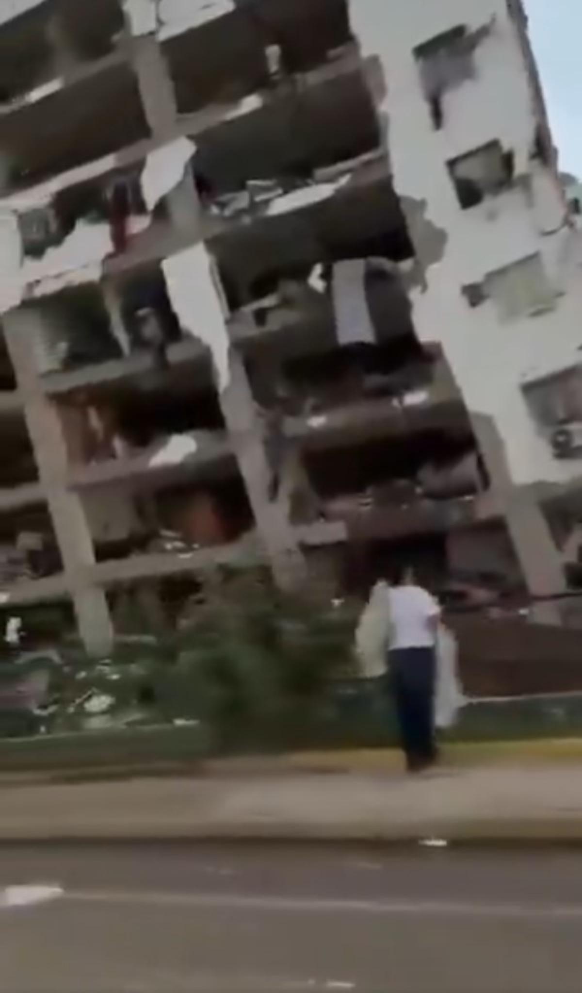 Venezuela da peş peşe iki b&uuml;y&uuml;k deprem: 7,5 ve 7,2... B&ouml;lgeden ilk g&ouml;r&uuml;nt&uuml;ler geldi 15