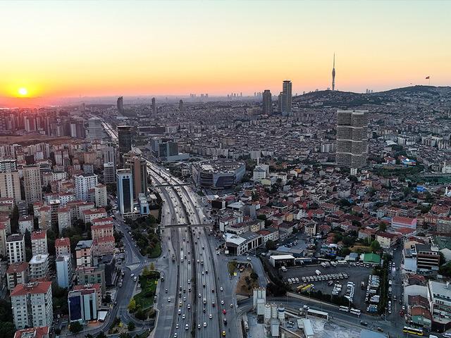 Aylık 20 bin TL'ye dayandı: İstanbul'da otopark fiyatları u&ccedil;tu