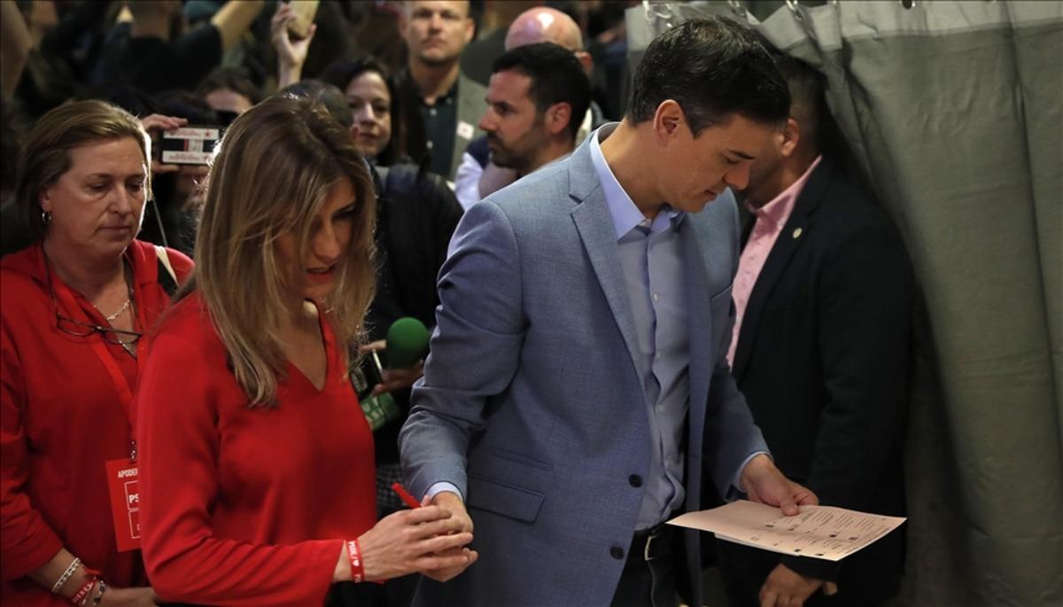 &Uuml;lke tarihinde bir ilk!  First Lady nin pasaportuna el konuldu: 24 yıl hapsi isteniyor 2