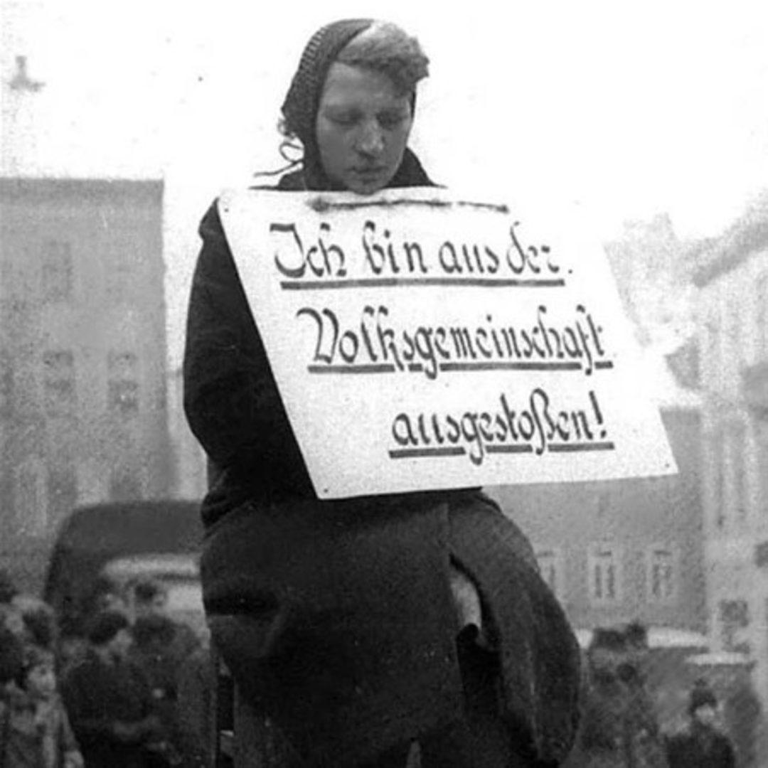 Вторая мировая день за днем. Бергер Давид Григорьевич 1930. Public humiliation for Violation of racial Laws in Silesia, 1941 film | Accession number.