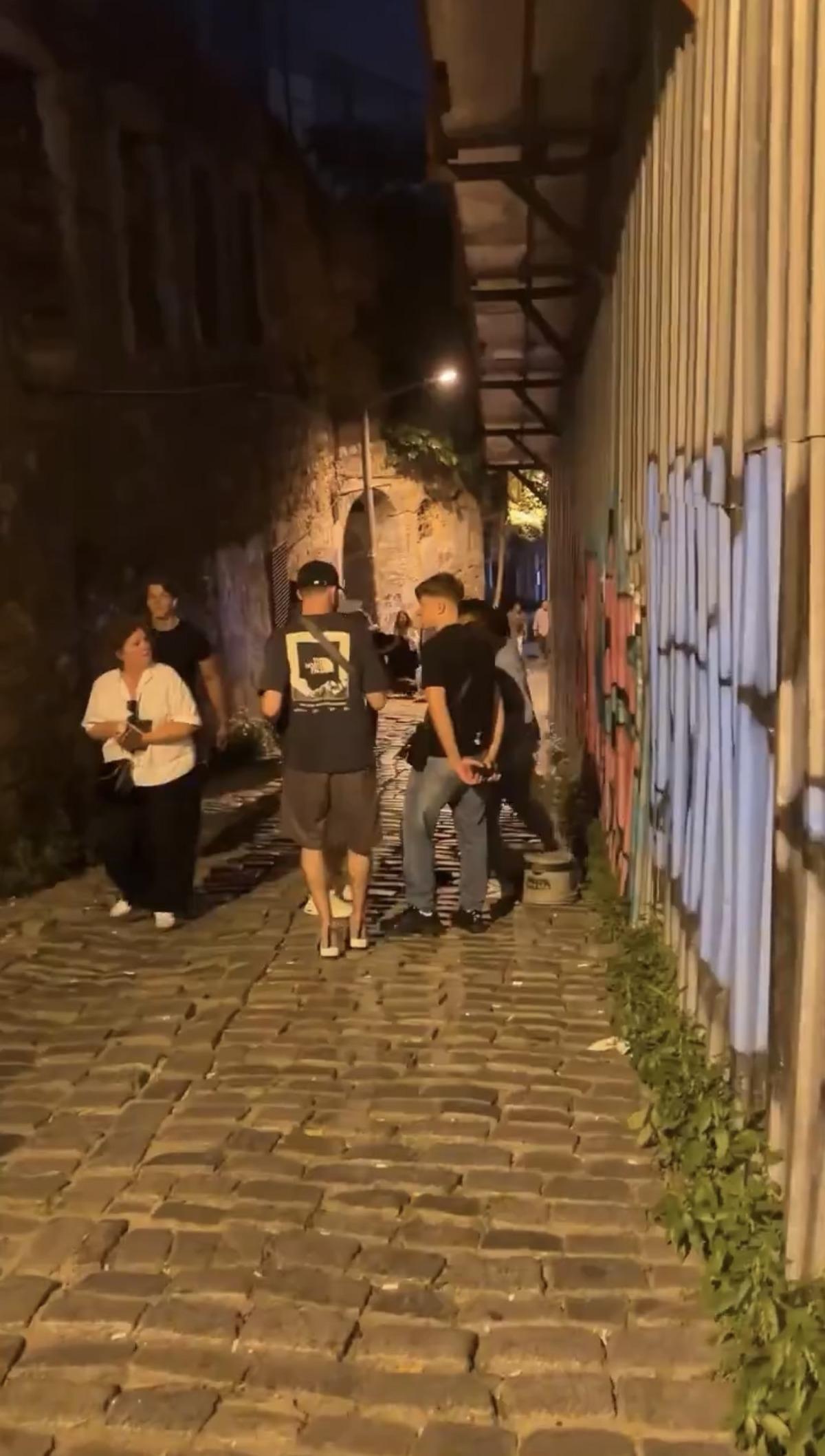 Galata&rsquo;da turist tuzağı kamerada:  Fır&ccedil;a d&uuml;ş&uuml;rme  oyunu bu kez tutmadı! 4