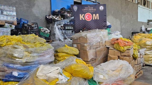 Uşak'ta son kullanma tarihi geçmiş 29 ton çikolata ele geçirildi