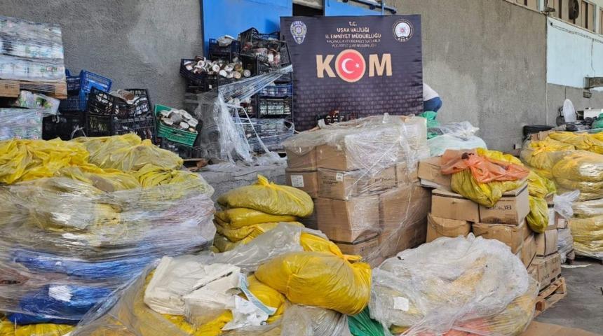 Uşak'ta son kullanma tarihi ge&ccedil;miş 29 ton &ccedil;ikolata ele ge&ccedil;irildi
