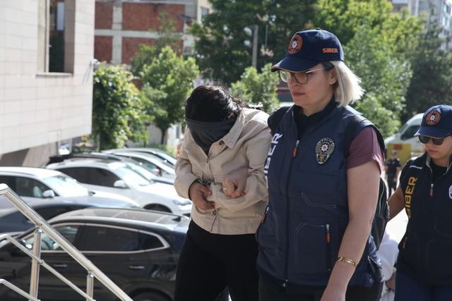 Eskişehir merkezli yasa dışı bahis operasyonunda yakalanan 14 ş&uuml;pheli adliyede 10