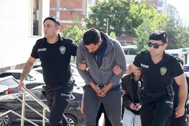 Eskişehir merkezli yasa dışı bahis operasyonunda yakalanan 14 ş&uuml;pheli adliyede 6