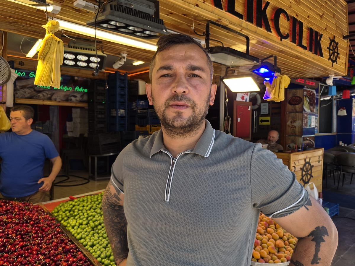 Tezgahlar değişti, &ccedil;areyi b&ouml;yle buldu  Geldiği g&uuml;n t&uuml;keniyor  2