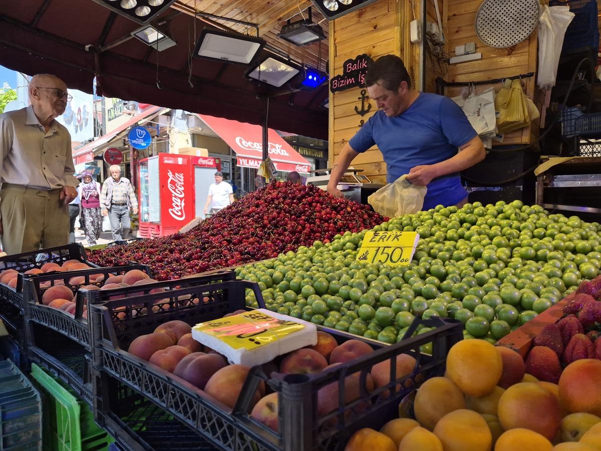 Tezgahlar değişti, &ccedil;areyi b&ouml;yle buldu  Geldiği g&uuml;n t&uuml;keniyor  6