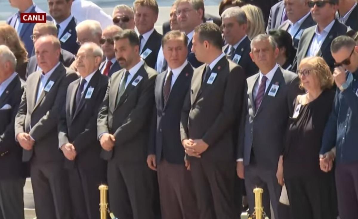 Tokalaşma ve tokalaşmama: Kılı&ccedil;daroğlu ve &Ouml;zel ilk kez yan yana! 1