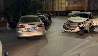 Manavgat&rsquo;ta otomobiller &ccedil;arpıştı: 4 yaralı