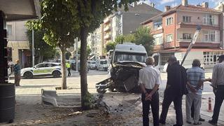 Eskişehir'de işçi servisi ile hafif ticari aracın çarpıştığı kazada 9 kişi yaralandı