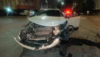 Manavgat&rsquo;ta otomobiller &ccedil;arpıştı: 4 yaralı