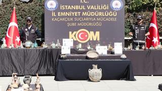 Ele geçirilen tarihi eserler Emniyet'in bahçesinde sergilendi