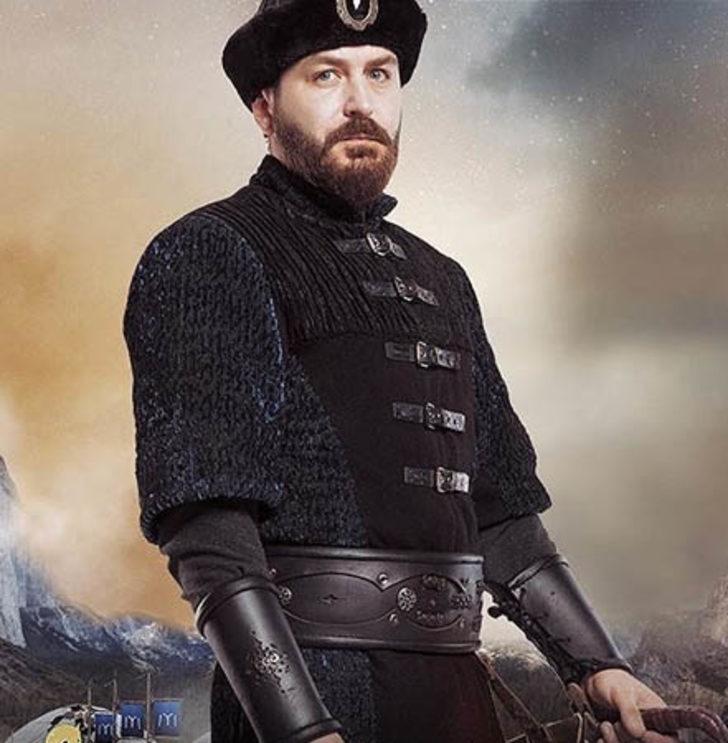 Ünlü oyuncu Arda Öziri motosiklet kazasında hayatını kaybetti  G1