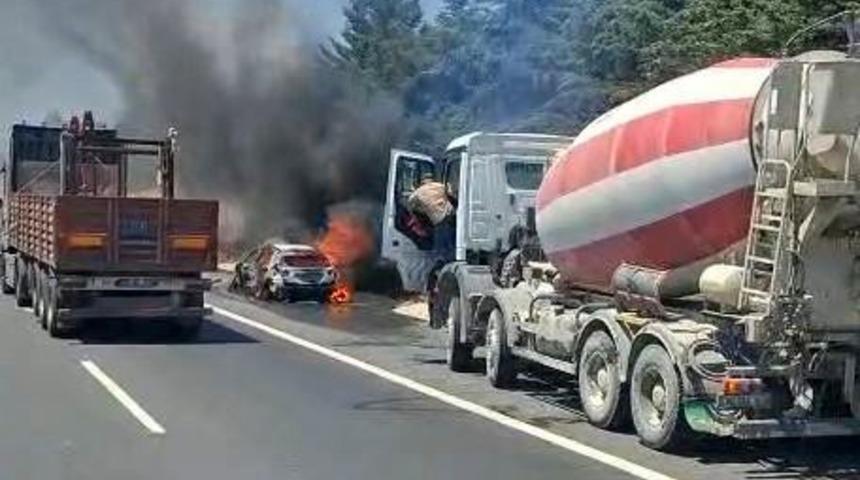 TEM Kumburgaz&rsquo;da ara&ccedil; yangını