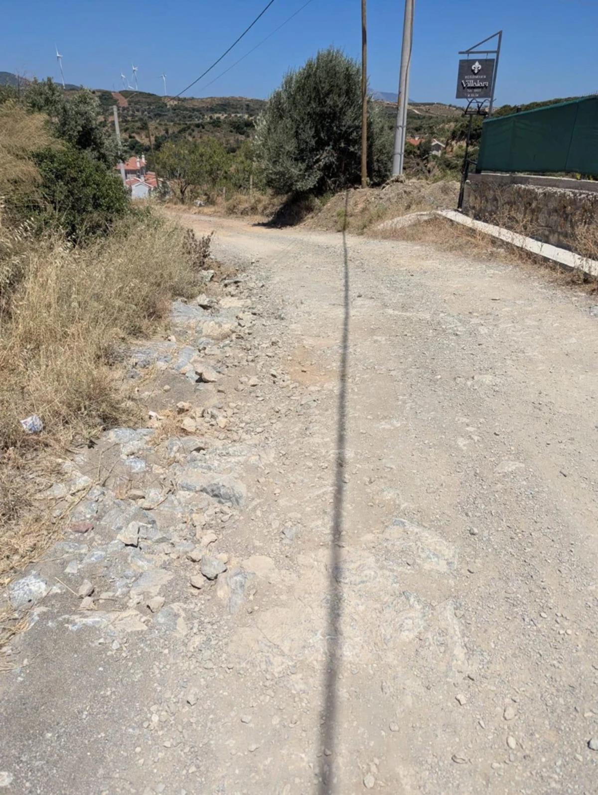 Dat&ccedil;a da bu yola 1 yıldır greyder bile gelmiyor! 1