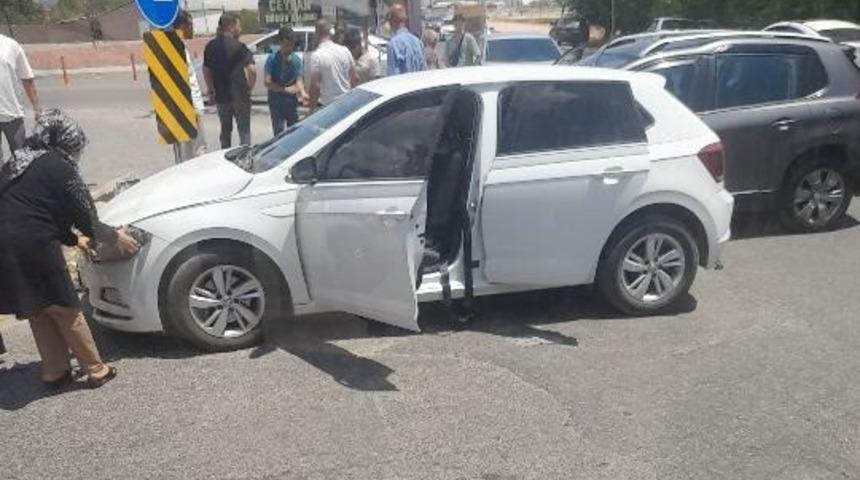 İki otomobilin &ccedil;arpıştığı kazada 1 kişi yaralandı