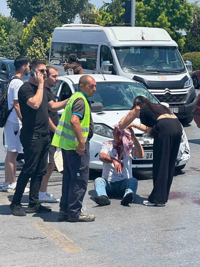 Balıkesir&rsquo;de otomobil motosiklete &ccedil;arptı: 1 yaralı 1