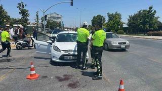 Balıkesir’de otomobil motosiklete çarptı: 1 yaralı