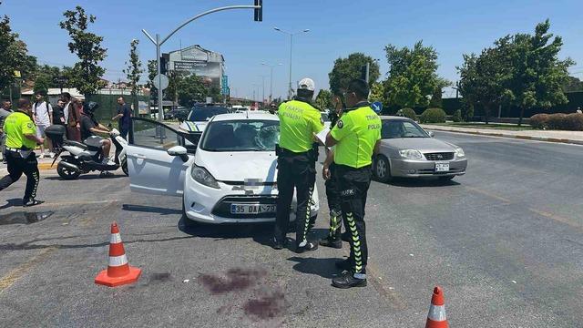 Balıkesir’de otomobil motosiklete çarptı: 1 yaralı