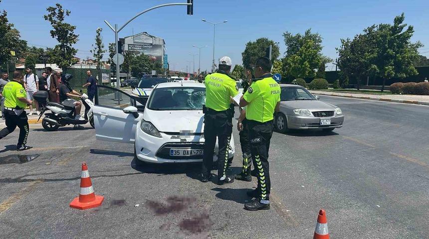 Balıkesir&rsquo;de otomobil motosiklete &ccedil;arptı: 1 yaralı