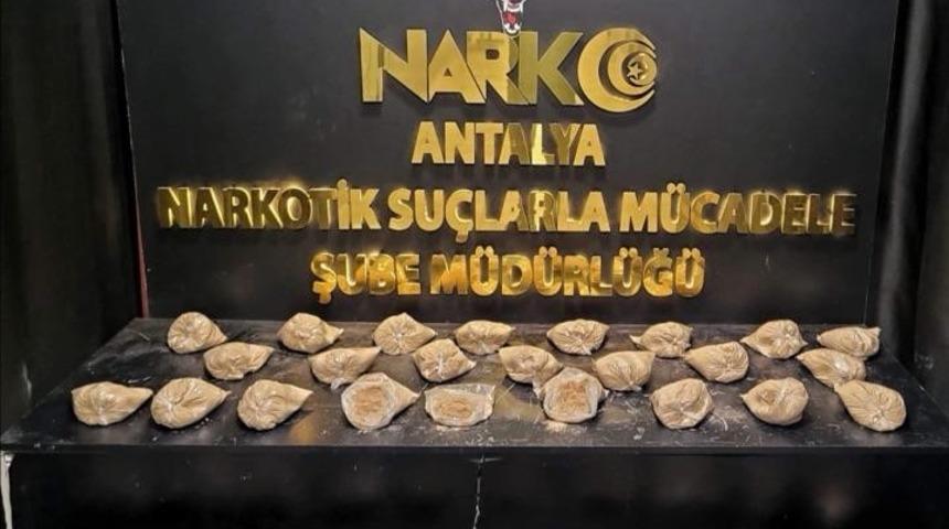 Antalya&rsquo;da 16,6 kilogram eroin ele ge&ccedil;irildi