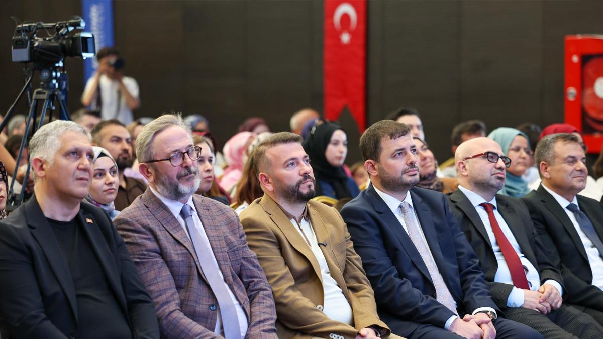 Arnavutk&ouml;y de Yeni Medya Akademi ikinci d&ouml;nem mezunlarını verdi 2