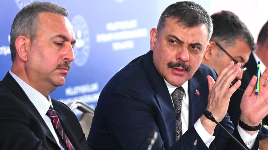 Bakan &Ccedil;ift&ccedil;i a&ccedil;ıkladı: T&uuml;rkiye&rsquo;de yasal kalış hakkına sahip yabancı sayısı belli oldu