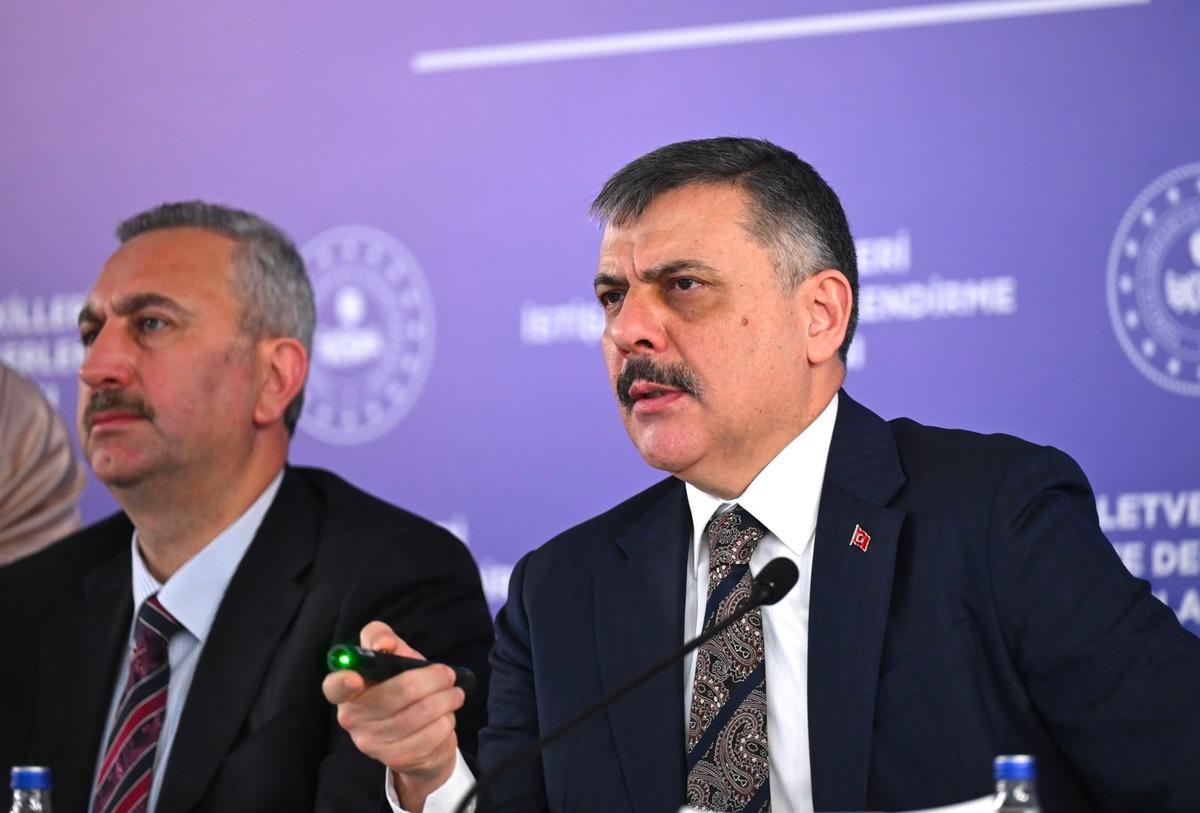 Bakan &Ccedil;ift&ccedil;i a&ccedil;ıkladı: T&uuml;rkiye&rsquo;de yasal kalış hakkına sahip yabancı sayısı belli oldu 1