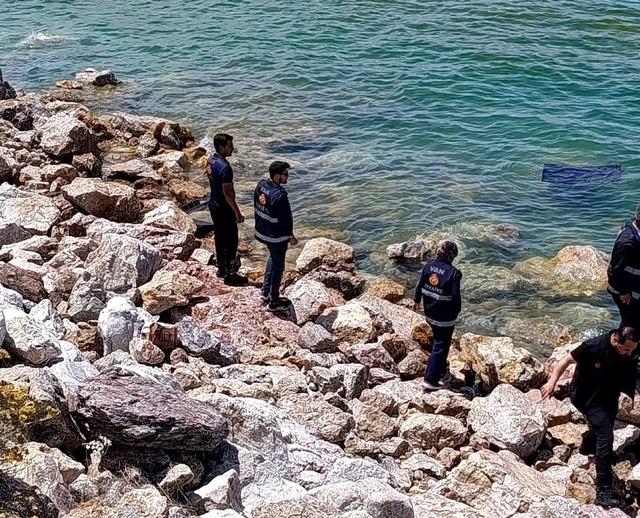 Otomobil Van G&ouml;l&uuml;&rsquo;ne u&ccedil;tu: S&uuml;r&uuml;c&uuml; yaralı kurtarıldı 1