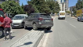 SUV ile hafif ticari araç çarpıştı: Baba ve 2 yaşındaki oğlu yaralandı