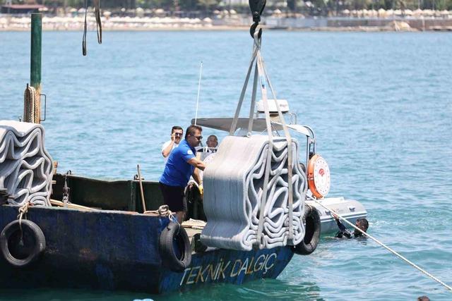 Antalya&rsquo;da 3D yazıcıyla &uuml;retilen yapay resifler denizle buluştu 1