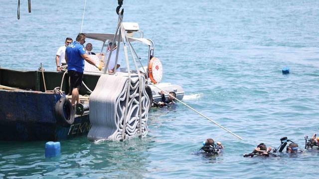 Antalya’da 3D yazıcıyla üretilen yapay resifler denizle buluştu