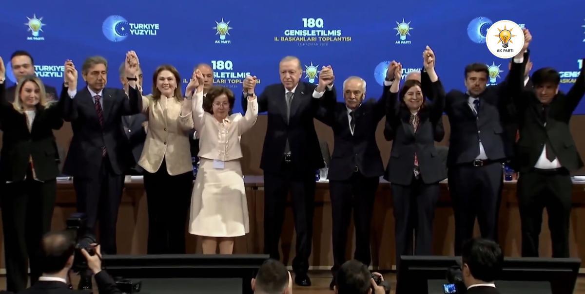 Rasim Arı ve Mesut &Ouml;zarslan AK Parti de! Erdoğan partilileri uyardı: "Bazı arkadaşlarımız da bu ters akıntıya kapılıyor" 8