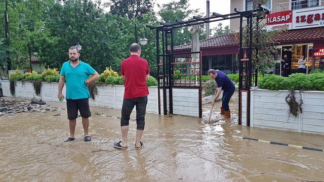 Heyelanda 5 küçükbaş telef oldu (2)