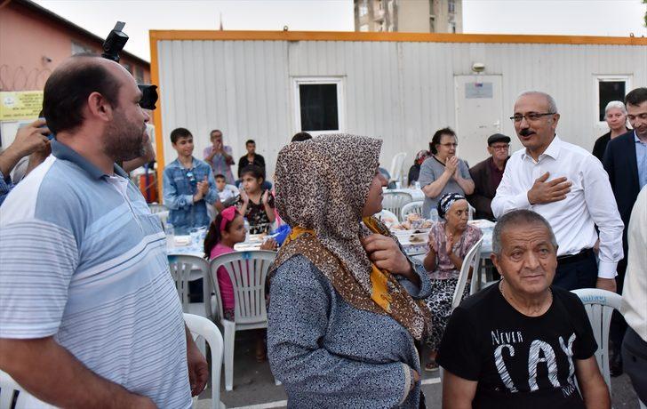 Bakan Elvan Mersin'de vatandaşlarla iftar yaptı G2