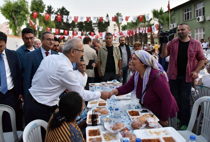 Bakan Elvan Mersin'de vatandaşlarla iftar yaptı G3