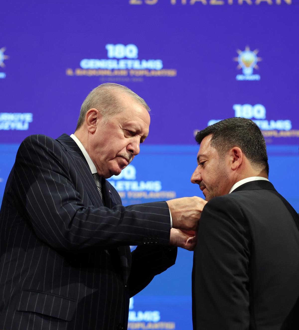 Rasim Arı ve Mesut &Ouml;zarslan AK Parti de! Erdoğan partilileri uyardı: "Bazı arkadaşlarımız da bu ters akıntıya kapılıyor" 5