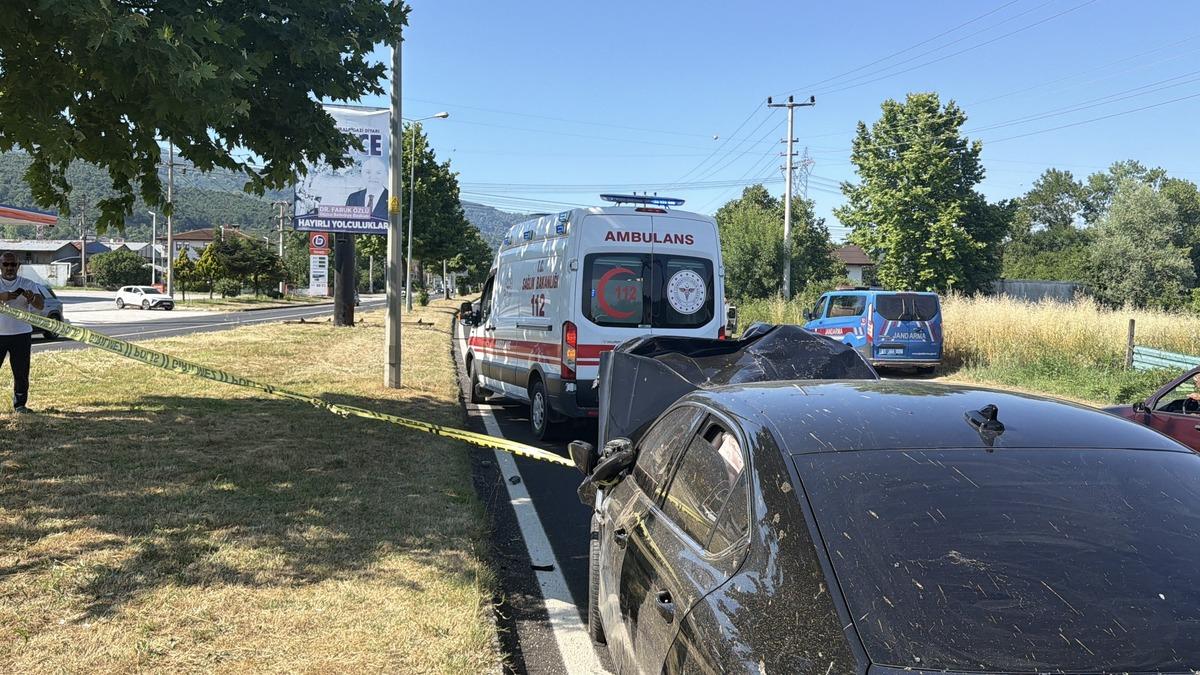 Ara&ccedil;lar pert oldu! Milletvekili Ercan &Ouml;zt&uuml;rk kaza yaptı: 1 &ouml;l&uuml;, 2 yaralı 1