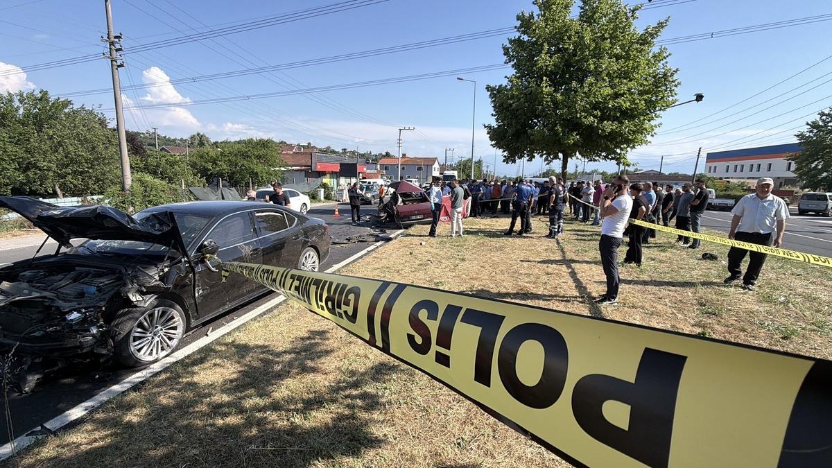Ara&ccedil;lar pert oldu! Milletvekili Ercan &Ouml;zt&uuml;rk kaza yaptı: 1 &ouml;l&uuml;, 2 yaralı 4