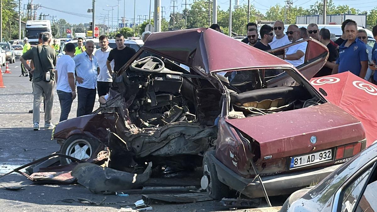 Ara&ccedil;lar pert oldu! Milletvekili Ercan &Ouml;zt&uuml;rk kaza yaptı: 1 &ouml;l&uuml;, 2 yaralı 6