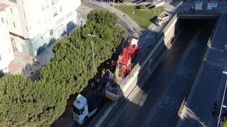 Bahçelievler'de TIR'ın üzerindeki kepçe devrildi