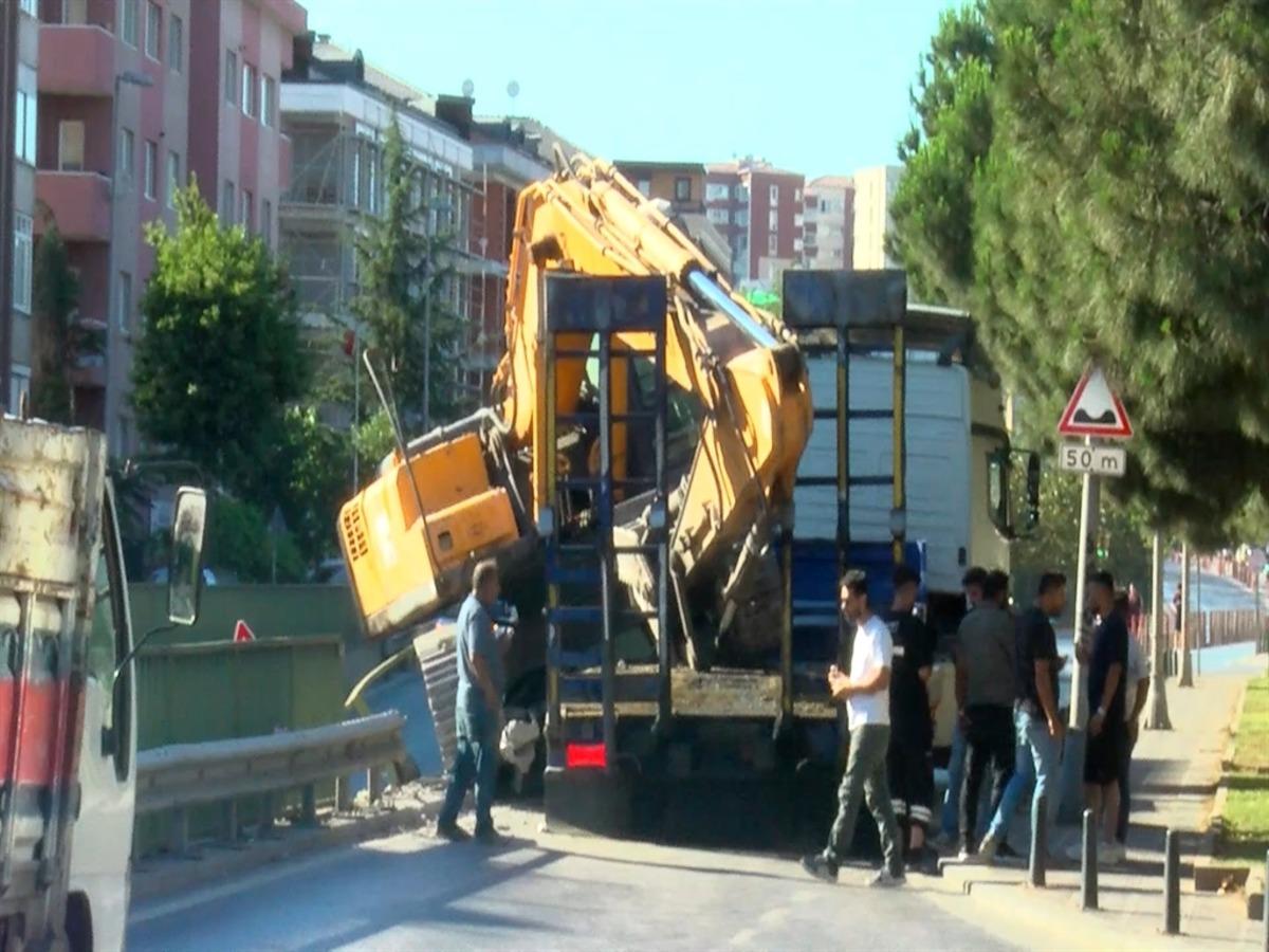 Bah&ccedil;elievler de TIR ın &uuml;zerindeki kep&ccedil;e devrildi 1