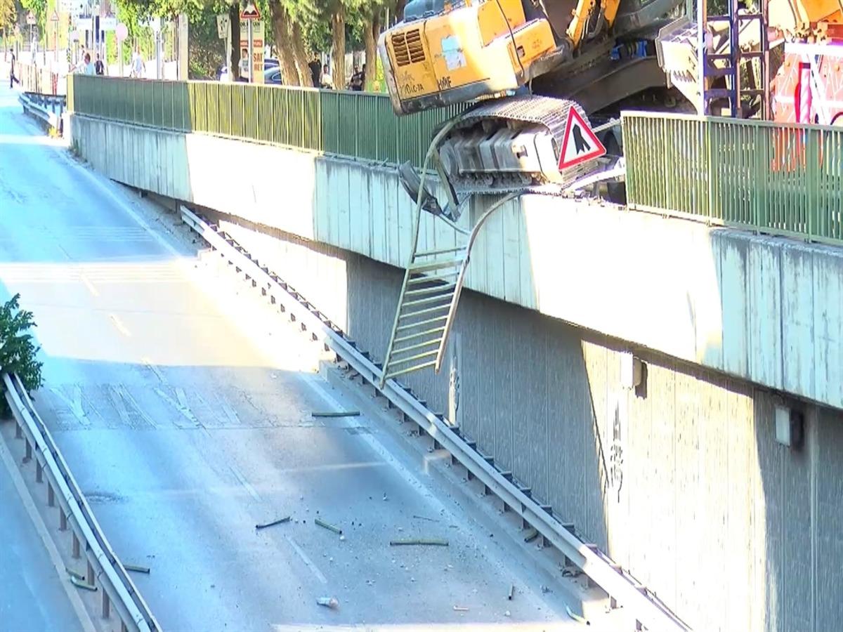 Bah&ccedil;elievler de TIR ın &uuml;zerindeki kep&ccedil;e devrildi 2