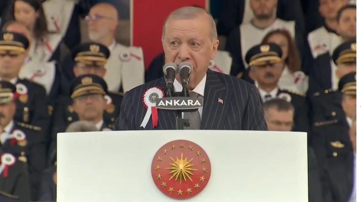 Cumhurbaşkanı Erdoğan mezun olan polislere seslendi: "En g&uuml;&ccedil;l&uuml; desteği sunmaya devam edeceğiz" 1