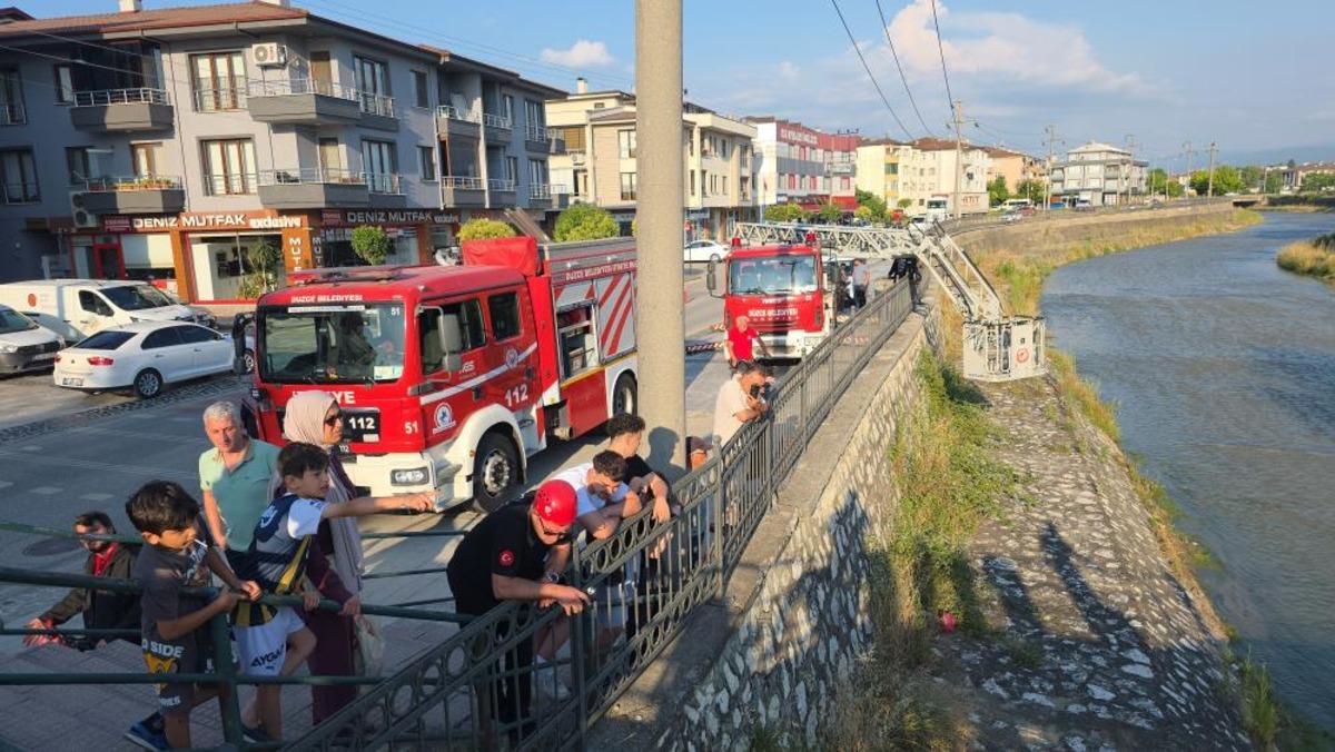 &Ouml;z &ccedil;ekim yaparken k&ouml;pr&uuml;den d&uuml;şen gen&ccedil; kız yaralandı 1