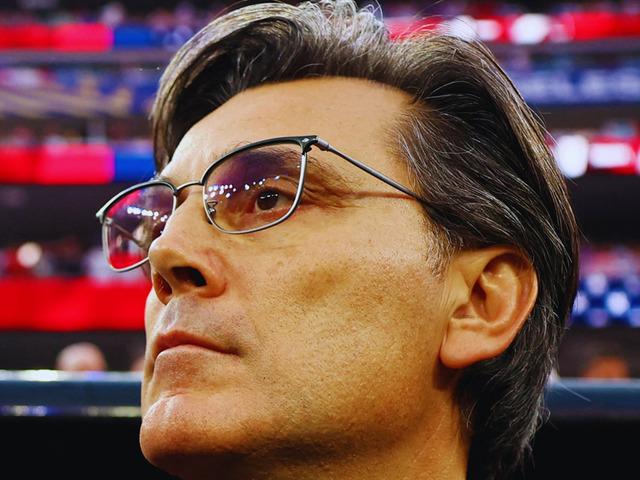 &Uuml;mit &Ouml;zat devre arasında patladı: "Milli Takım'ı San Marino'ya &ccedil;evirdiniz, gol attık diye seviniyoruz!"