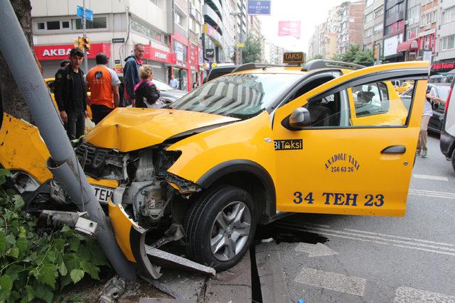 Şişli'de kural ihlali kazaya neden oldu: 2 yaralı