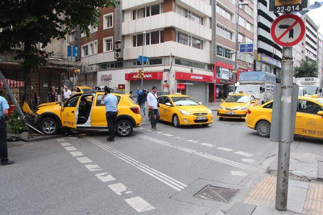 Şişli'de kural ihlali kazaya neden oldu: 2 yaralı